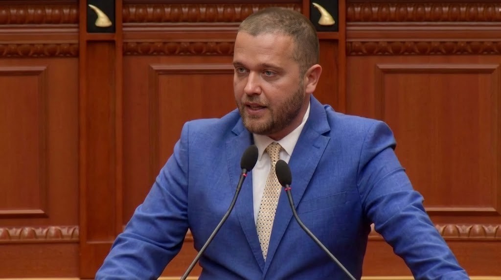 Importet sezonale  deputeti Bido  Fermerëve u kërkohet mandarina me 40 lekë  në treg shitet 100