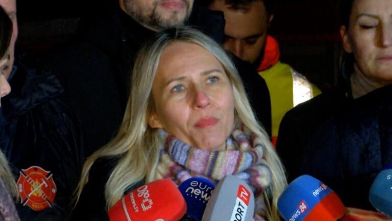 Zjarri masiv tek ”5 Maji”, Ristani: Flakët kanë kaluar te kapanoni i dytë! S’ka rrezik për banesat