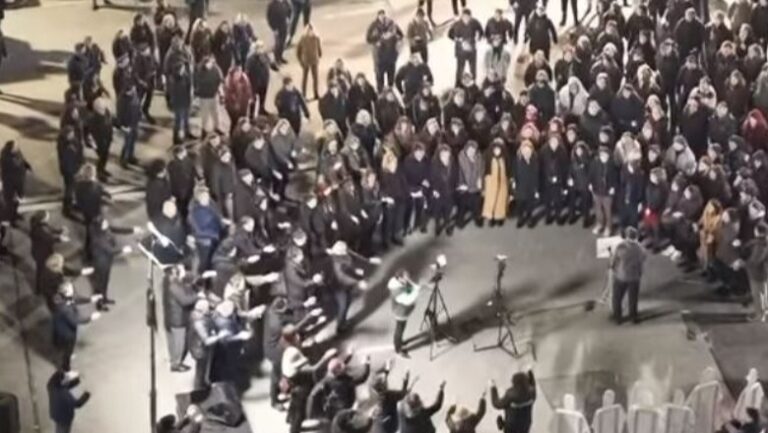 Balla ironizon Foltoren e PD para Kryeministrisë: Nga krushq në dasmë në festë datëlindjeje