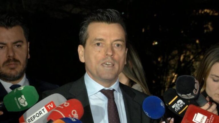 Shehaj: Socialistët janë të lumtur për letrën e Trump, por e njëjta i ka shkruar edhe diktatorit të Bjellorusisë