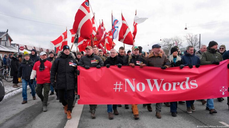 Protestë masive e veteranëve në Danimarkë kundër Trump