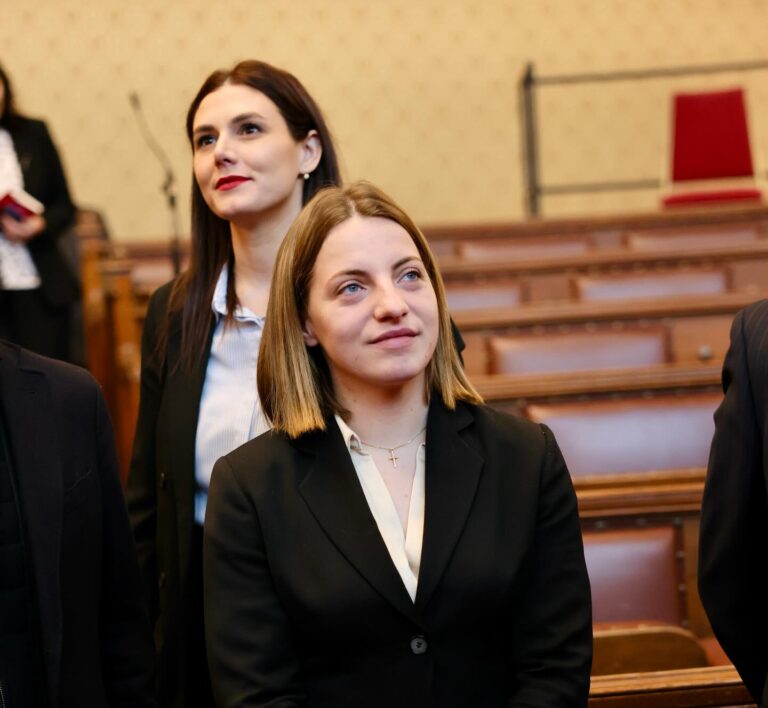Deputetja e PS-së paralajmëron opozitën: Për reformat e rëndësishme nuk ju presim pafundësisht