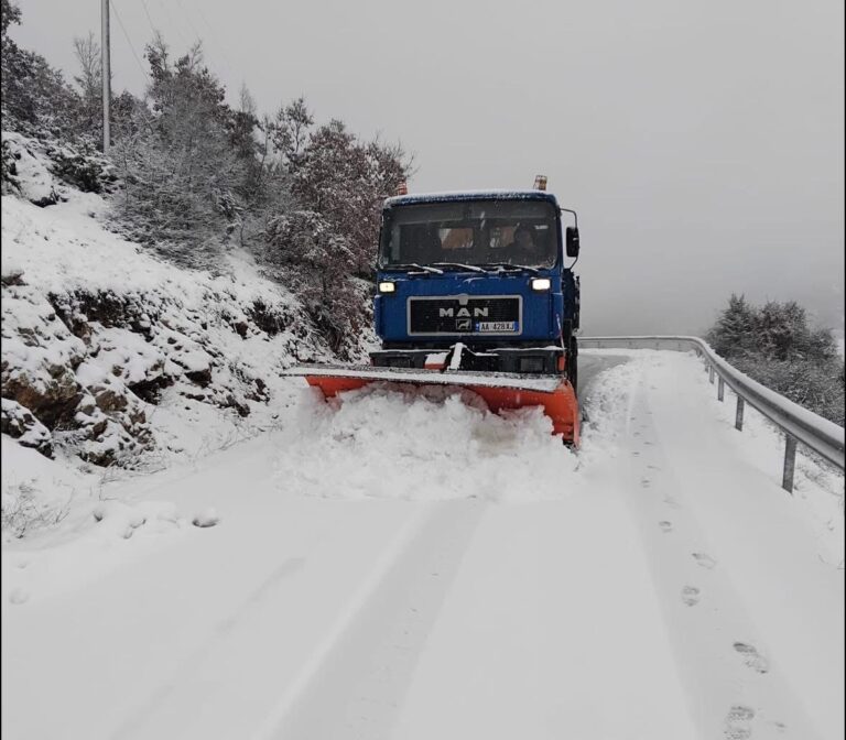 Borë dhe ngrica në Korçë, Rama: Qarkullimi është i hapur dhe nën monitorim të vazhdueshëm