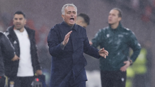 CHAMPIONS LEAGUE   Mou i çmendur si gjithmonë  eliminon De Zerbin në minutën e 97 të me gol të portierit  Tani mund të përballet me Interin
