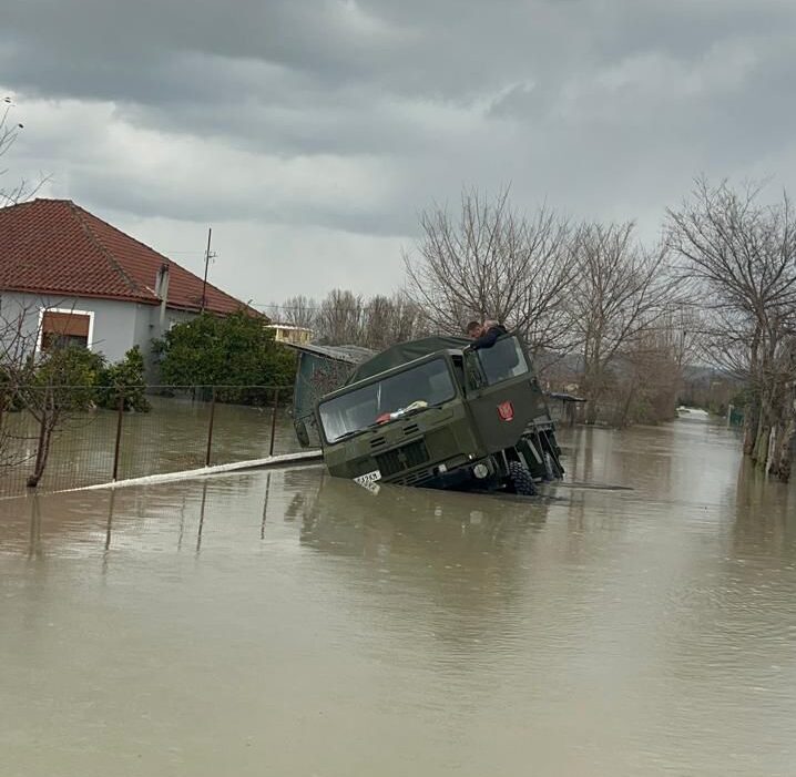 Fotolajm  Flamur Noka  Kur shtetin e merr lumi