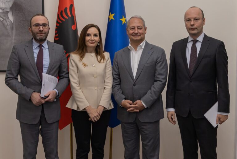 Deputetët e PD takohen me raportuesin e Parlamentit Europian, Tabaku: Kuvendi jo më noter i qeverisë