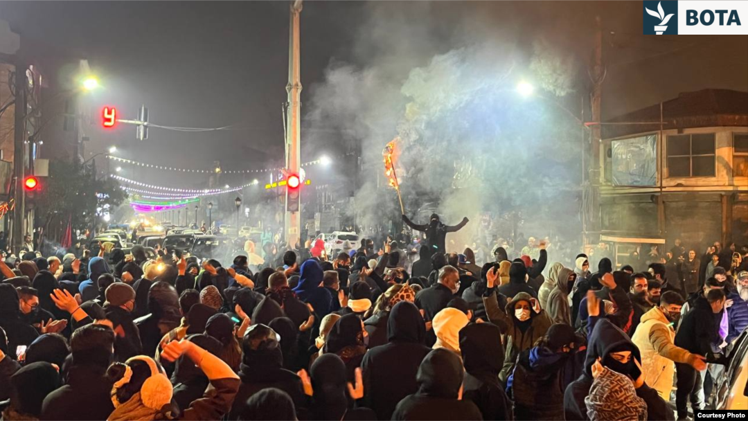 Irani në flakë  Protestuesit sfidojnë goditjen vdekjeprurëse të regjimit  SHBA të sinjalizojnë gatishmëri për ndërhyrje