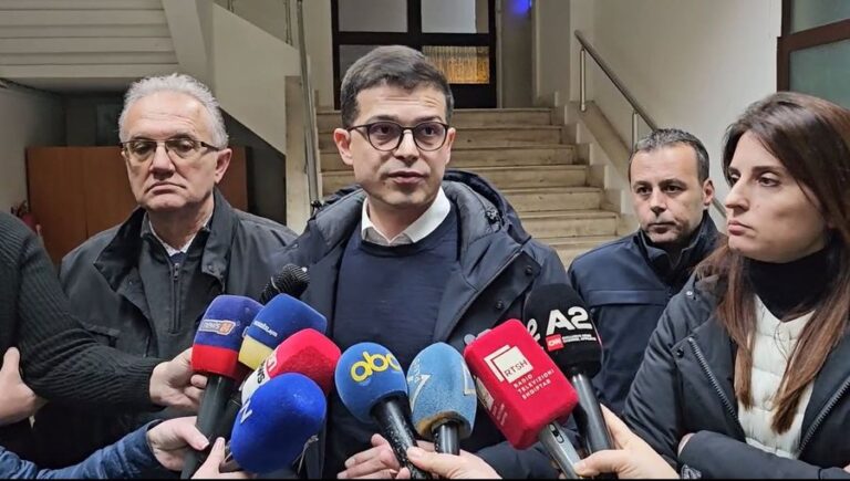 800 banesa me ujë, ministri Vengu në Durrës: 180 persona janë akomoduar në Kovaleshencë