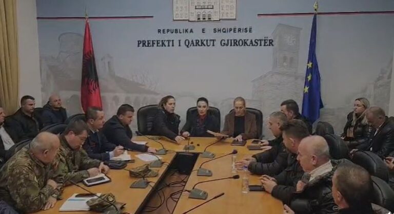 Zv/kryeministrja Balluku mbledh strukturat për përmbytjet, ndodhet në Fier