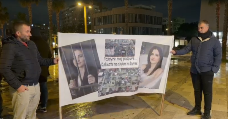 Protestë para Bashkisë, një person i shoqëruar në Polici