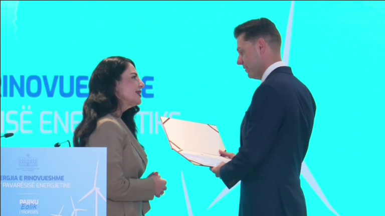 Zv/kryeministrja Balluku i jep certifikatën kompanisë amerikane CWP për ndërtimin e parkut eolik 600 MW në Tropojë