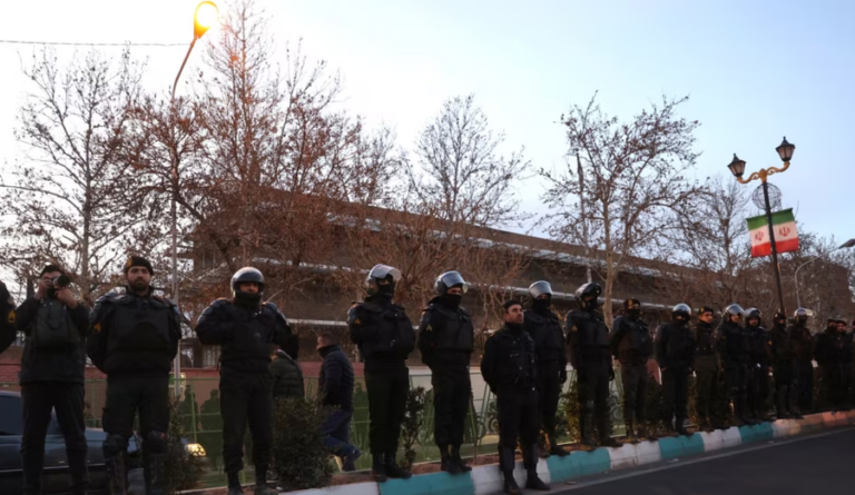 Mijëra të vrarë në Iran, forcat e sigurisë së vendit mbajnë kontrollin