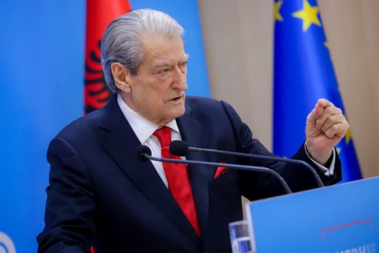 VIDEO/ Berisha i përgjigjet Ramës: PE kërkoi heqjen e imunitetit të Ballukut. Mbrojti veten, sulmoi drejtësinë