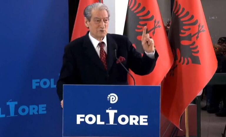 ”Hyjmë në vitin e 13 të opozitës”, Berisha në Laprakë: Pasuritë tuaja i shndërruan në vila e hotele