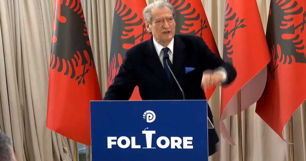 Berisha në  Foltore  n e kuvendit të qytetarëve dhe deputeteve në Kombinat