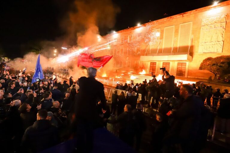 Berisha: Gazi lotsjellës i skaduar, helm që u përdor ndaj protestuesve, do të denoncohet