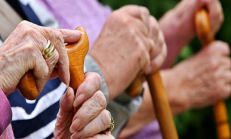Këtë vit gratë dalin në pension 2 muaj më të mëdha/ Për burrat mosha…