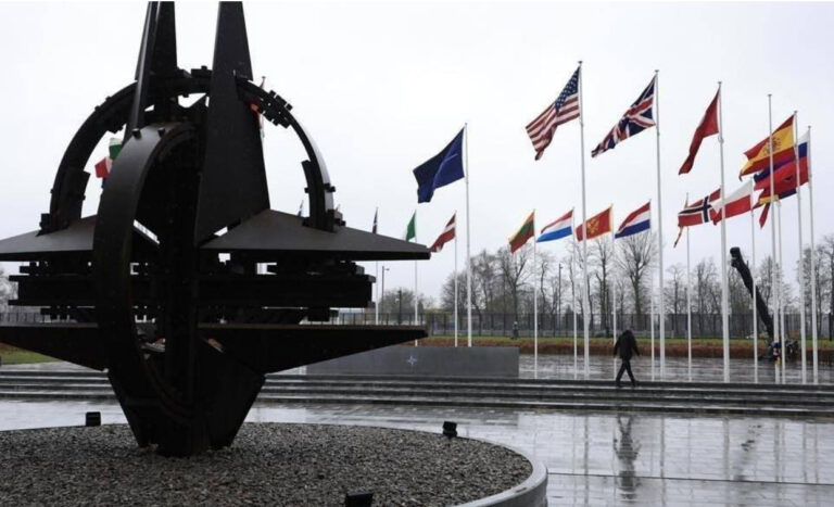 Diplomati i lartë: NATO po përgatitet realisht për konflikt me Rusinë