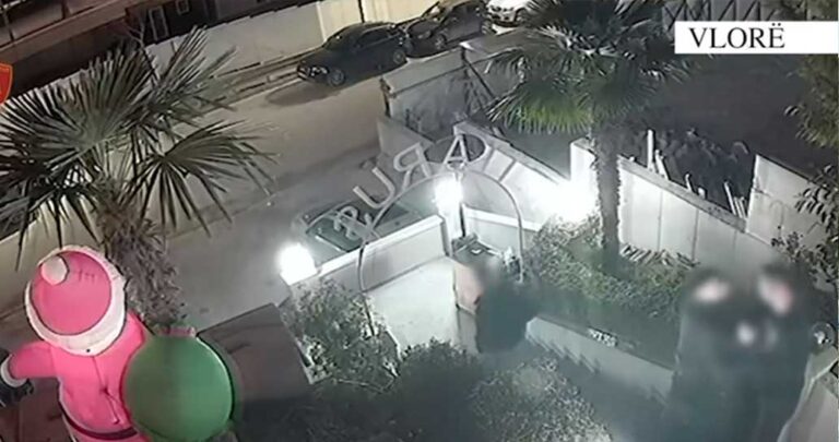 Sherr mes të rinjve në një lokal në Vlorë, qëllohet me armë zjarri. Policia shmang krimin, dy në pranga