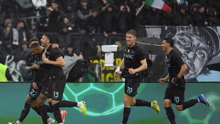 Napoli fiton me lehtësi ndaj Lazios, Conte mposht për herë të parë Sarrin
