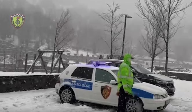 Policia e Shtetit u bën apel drejtuesve të automjeteve dhe motomjeteve që të tregojnë kujdes maksimal gjatë qarkullimit