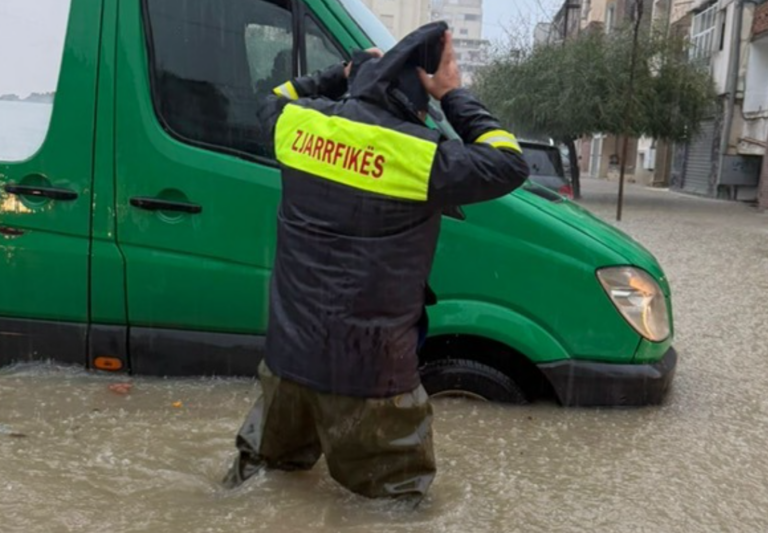 Pse përmbytet Durrësi? Urbanisti: Janë devijuar kanalet kulluese