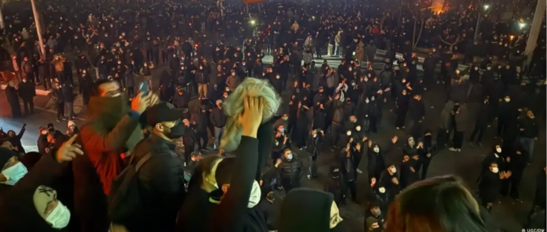 Gardat e Revolucionit kërcënojnë protestuesit në Iran, 50 të vrarë deri tani