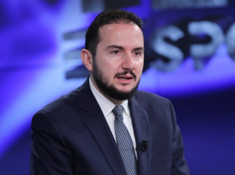 Salianji “thumbon” Berishën: Në takimet e mia ka tre herë më shumë demokratë