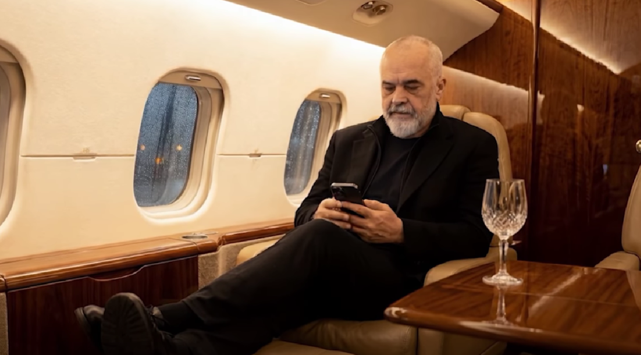 Protesta më 24 Janar  Berisha poston spotin  Rama ikën me revoltë