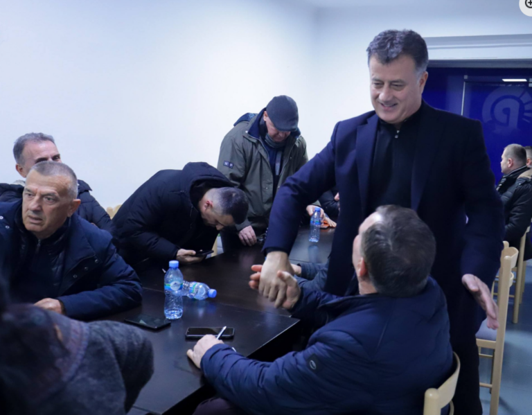 PD-ja gati me “grupin e Mamurrasit” dhe “grupi i bjeshkëve tropojane”/Flamur Noka në përgatitjet e fundit: Na prit në zyrë, Ed Rama!