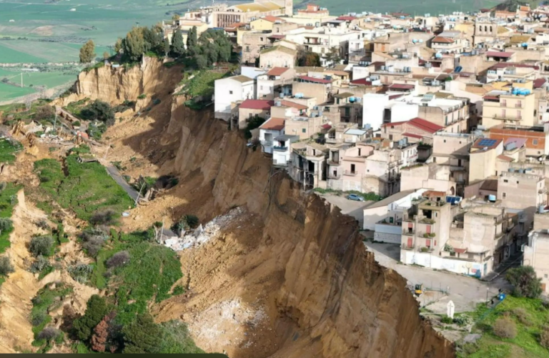 Një rrëshqitje masive dheu, tmerr në Itali