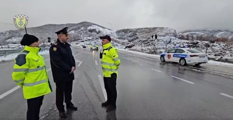 VIDEO/ Policia Rrugore në terren: Gomat dimërore dhe zinxhirët të detyrueshme në zonat malore