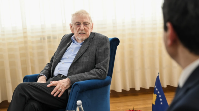 Kryeministri Kurti takim me ambasadorin William Walker në prag të përkujtimit të Masakrës së Reçakut