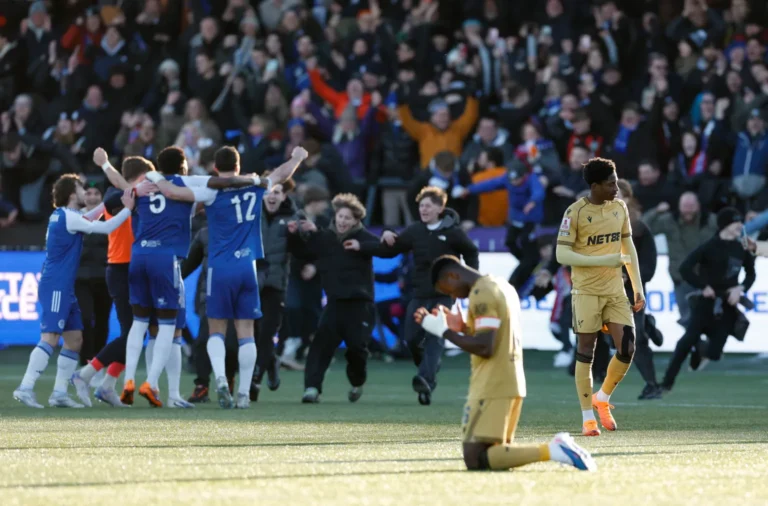 Mrekulli angleze/ Klubi i Ligës së 6-të eliminon fituesit në fuqi të FA Cup