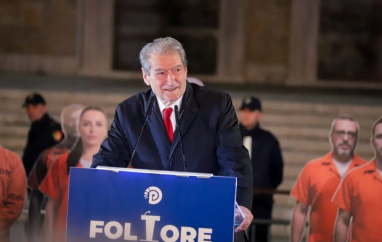 Mbyllet protesta e fjalimeve para Kryeministrisë, Berisha: Ramaduro i Venezuelës doli sot para gjyqit