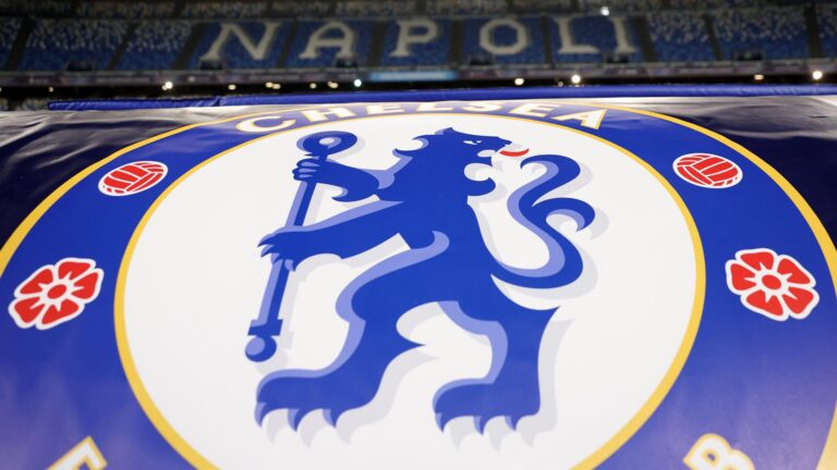 Sulmohet me thikë një tifoz i Chelsea-t në Napoli para ndeshjes