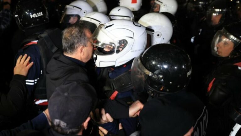 Luçiano Boçi: Protesta është pa skenarë, policia na hodhi spraj në fytyrë