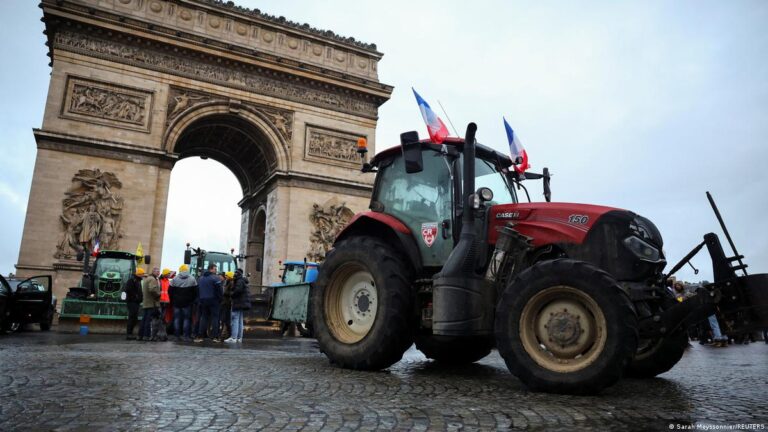 Marrëveshja Mercosur: Fermerët francezë futen në Paris me traktorë
