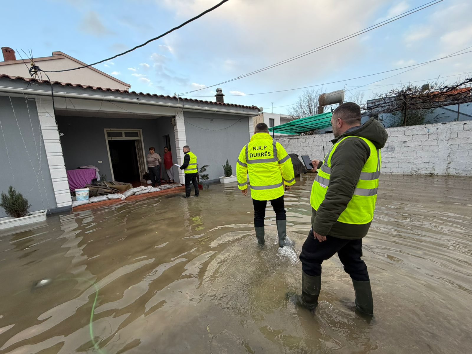Emiriana Sako  kryebashkiakja e Durrësit  nxjerrë 15 grupe me specialistë për dëmet e përmbytjes