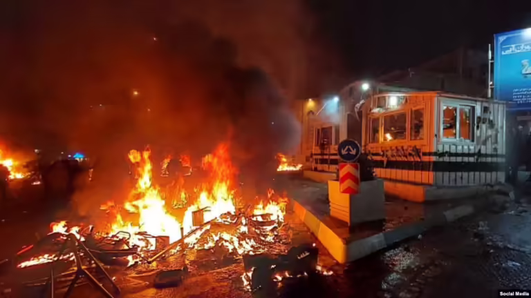 Numri i viktimave nga protestat në Iran mund ta kalojë shifrën prej 30.000, sipas një raporti