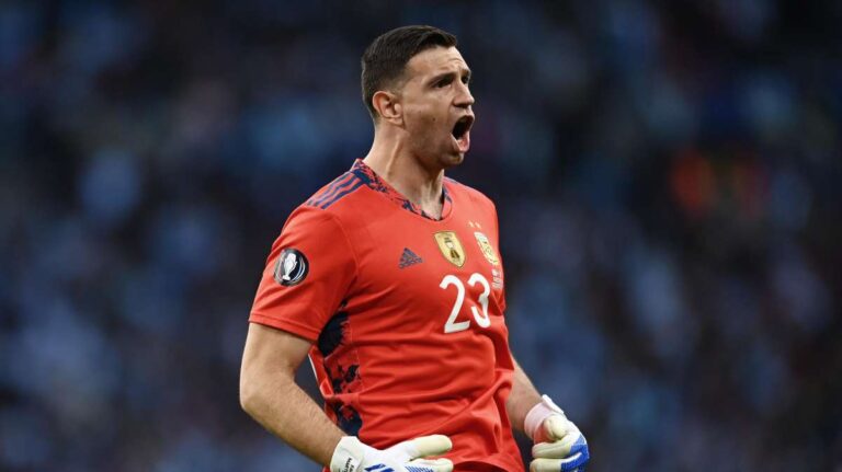 Interi hidhet në sulm për portierin Emiliano Martinez