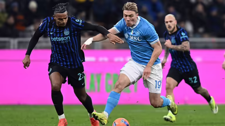 Napoli dhe Inter sfidohen në distancë për titullin, luajnë sot sfida të prapambetura