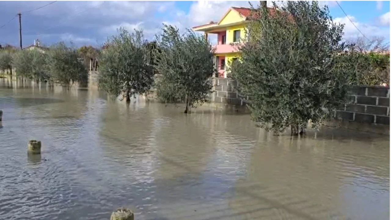 Lumi Erzen del nga shtrati  përmbytje masive në Sukth dhe Katund i Ri