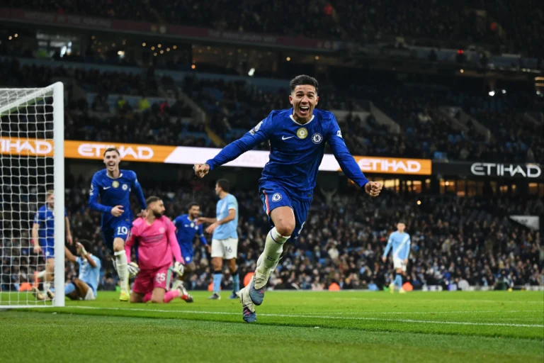 Chelsea befason Guardiolën dhe City-in në kohën shtesë, “feston” Arsenali