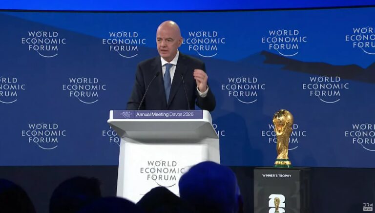 Infantino: Trofeun e Kupës së Botës do ta dorëzojmë së bashku me Trump