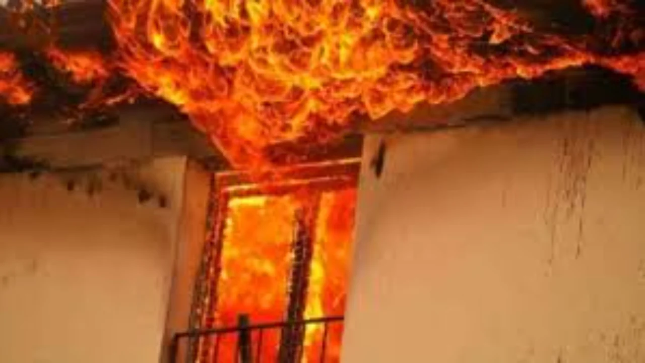 Shkrumbohet banesa në Pukë nga flakët  familja mbetet pa strehë