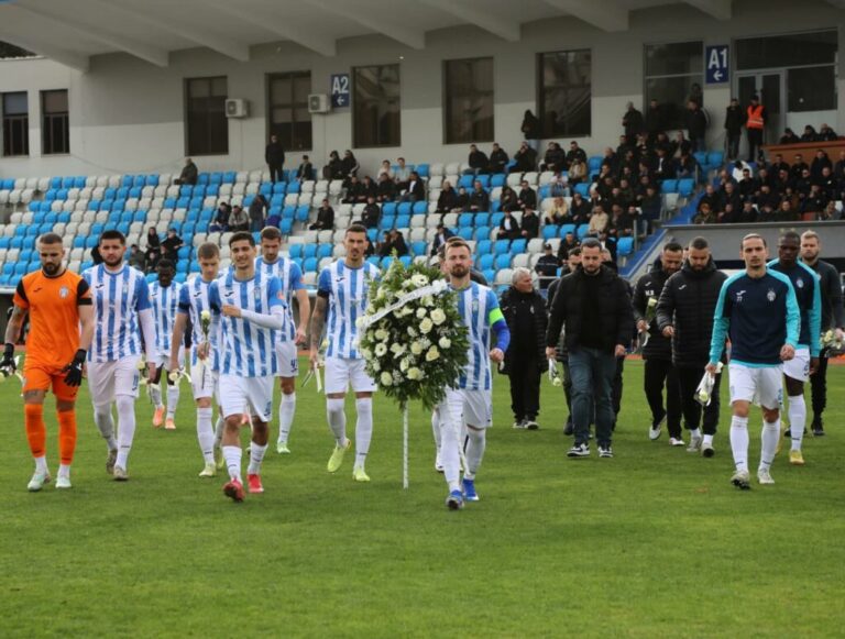 Moment prekës para Tirana-Flamurtari, në kujtim të vajzës së Fredi Alvarez
