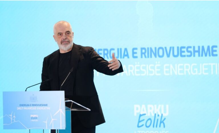 Rama në Tropojë te kompania amerikane CWP, bashkë me zv/kryeministren Balluku. Ishte dhe e ngarkuara e ambasadës SHBA