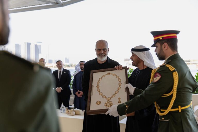 Rama ndan fotot nga Abu Dhabi: Mikpritje e paharrueshme!