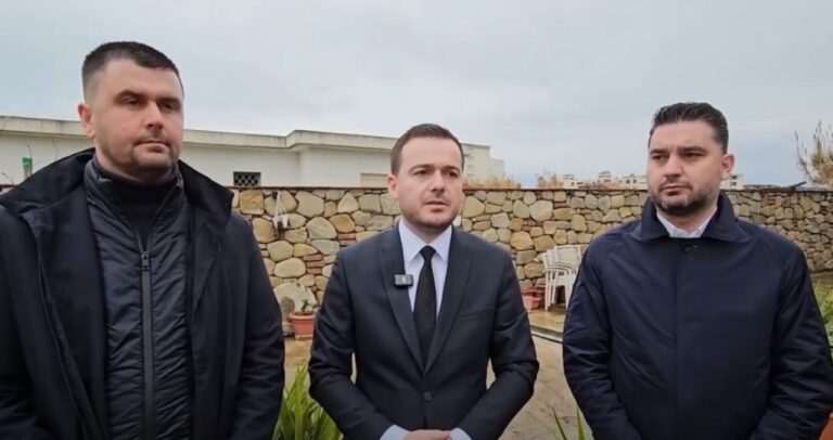 Ministri Salla në Kavajë: 52 milionë euro në mbështetje të fermerëve, skema përshtatet sipas nevojave të tyre